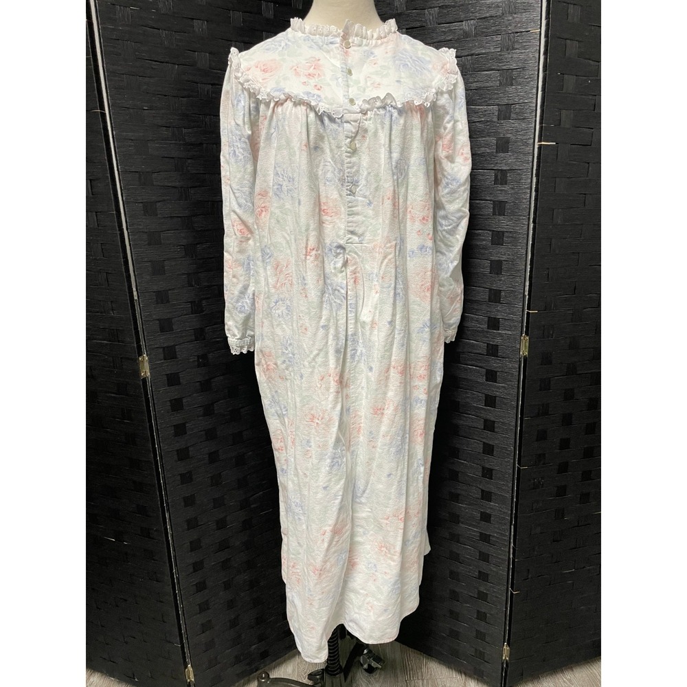 Lanz of Salzburg Medium Nightgown Womens White Floral‎ Flannel Lace Grannycore
